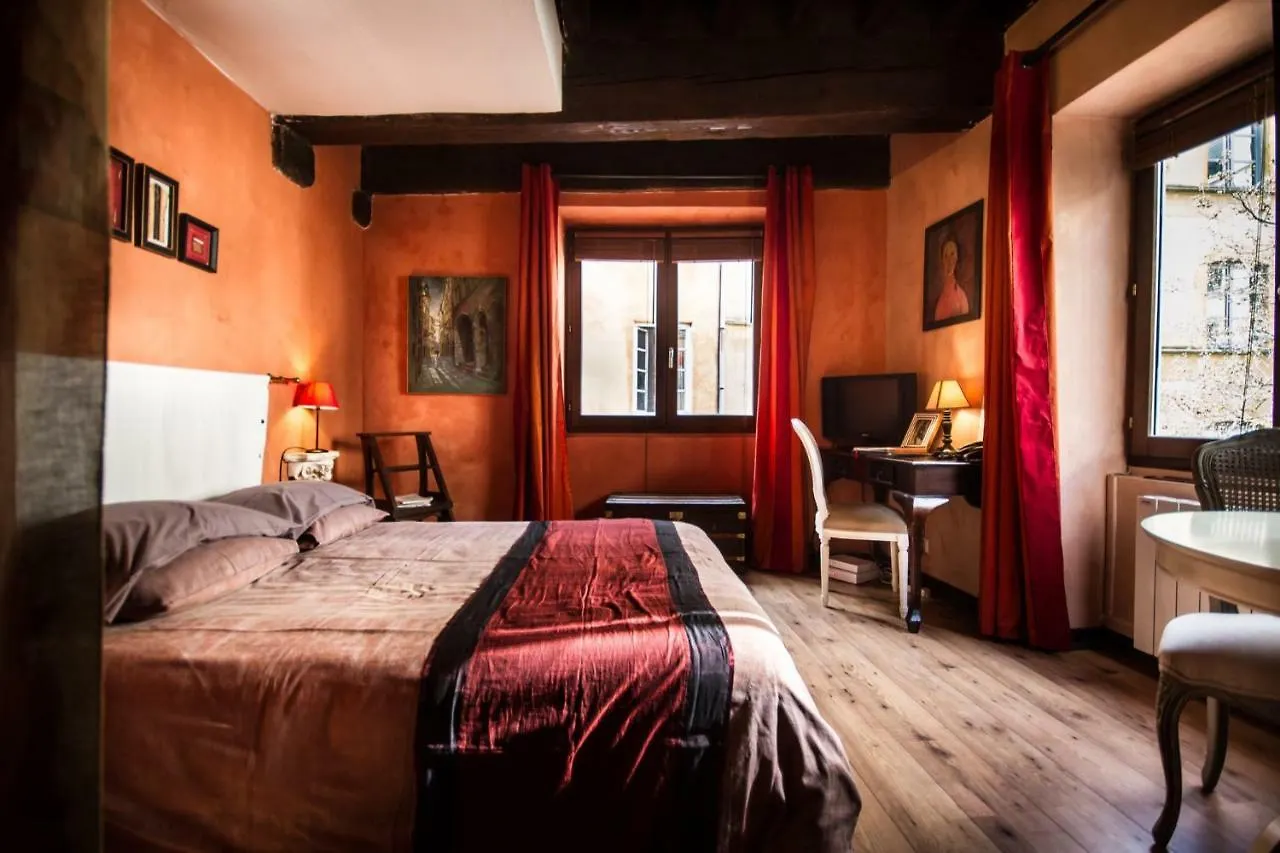 Lyon Renaissance Cote Cour Apartment
