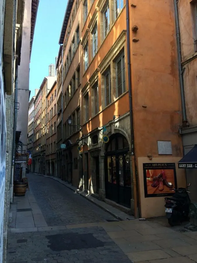 Lyon Renaissance Cote Cour Apartment